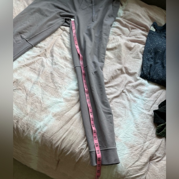 Men’s light purpleish medium lululemon athletic sweatpants, perfect condition - Picture 3 of 7